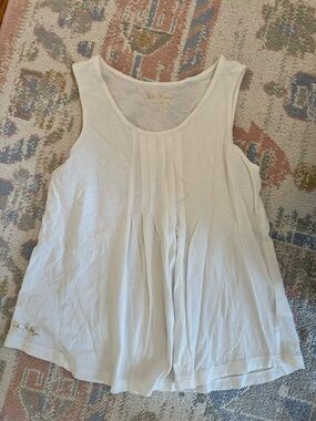 Lilly Pulitzer White Pleated Scoop Neck Tank